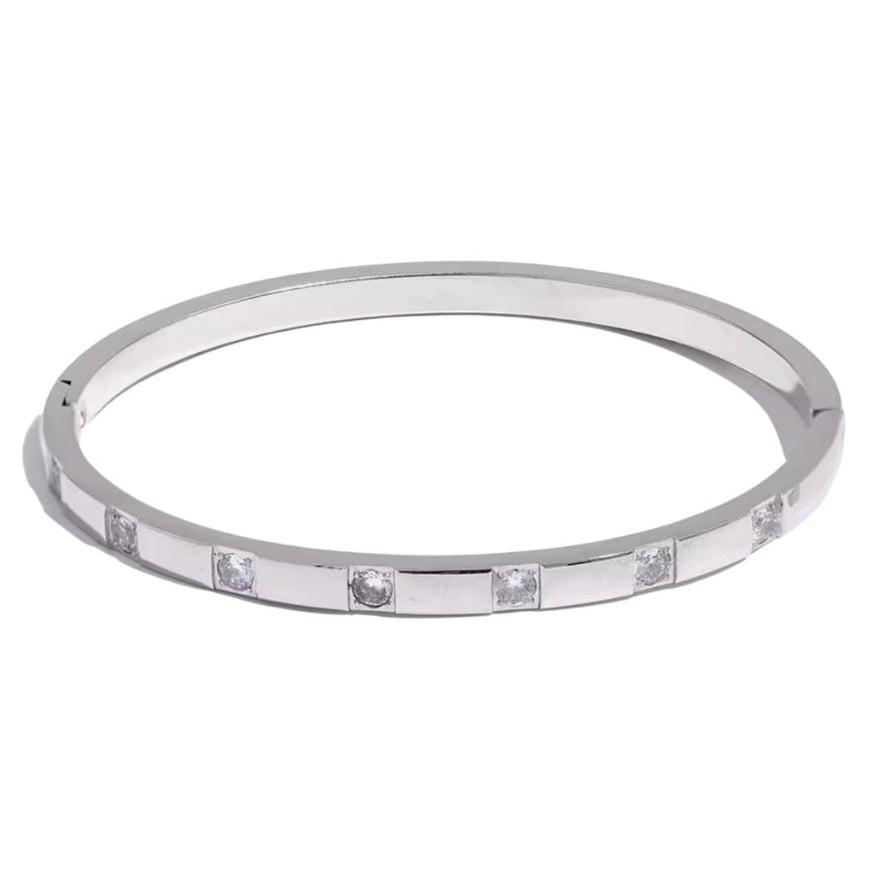 Lara Bangle